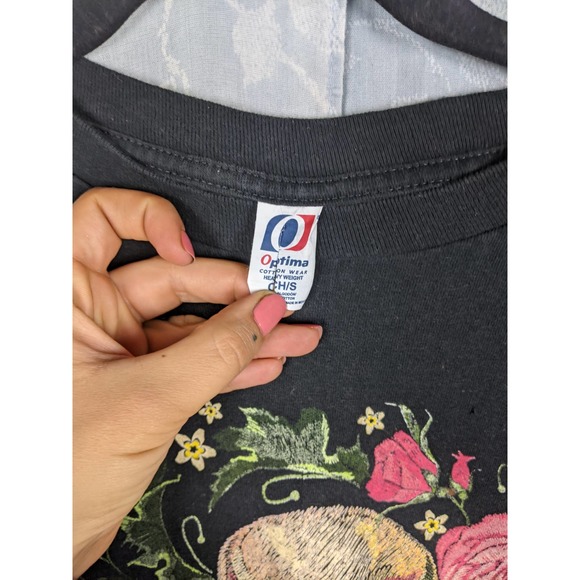 Distressed Skull / Roses T Shirt Size Small - Picture 3 of 6